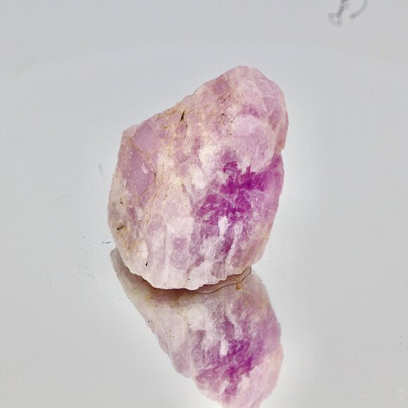1.25oz UV ACTIVE Kunzite Nigeria Purple Lilac Raw Natural Rough Crystal Mineral - Picture 4 of 10
